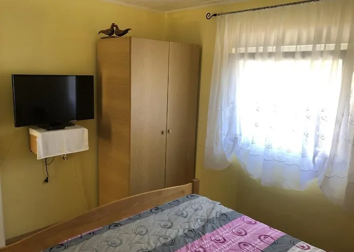 Lägenhet In With Balcony, Air Conditioning, Wifi, Washing Machine 4834-1 Ždrelac